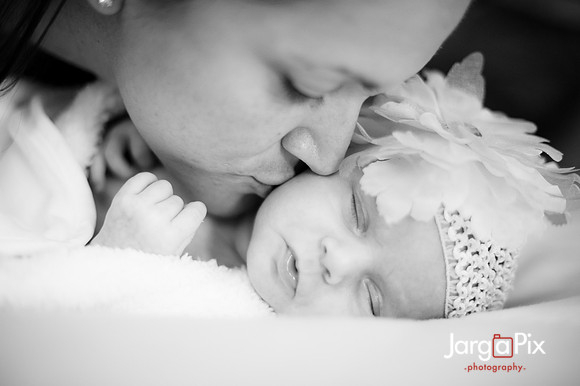 Sofia_Marie_Nuccio_Newborn_Shoot-052