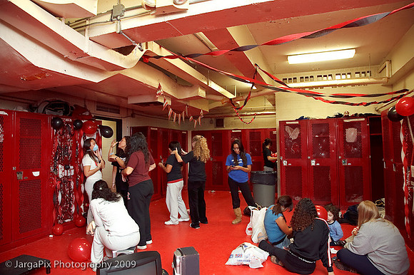 CPHS_Cheerleaders_Lockerroom_Decoration_2009-032.jpg