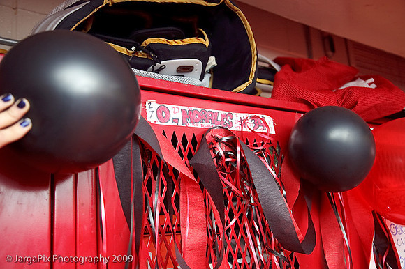 CPHS_Cheerleaders_Lockerroom_Decoration_2009-017.jpg