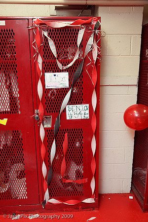 CPHS_Cheerleaders_Lockerroom_Decoration_2009-005.jpg