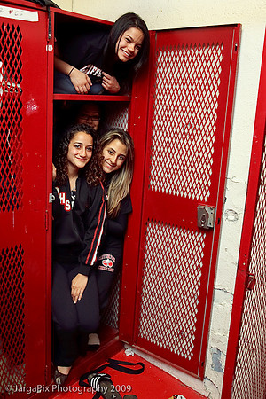 CPHS_Cheerleaders_Lockerroom_Decoration_2009-047.jpg