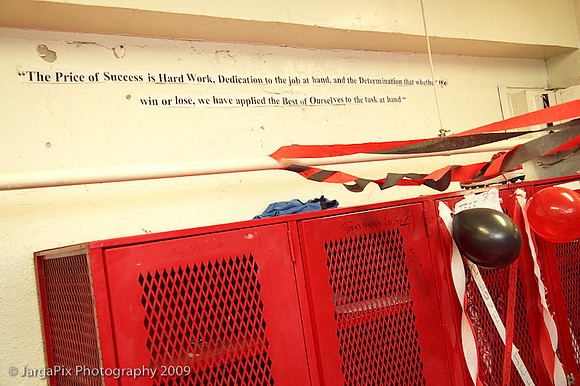 CPHS_Cheerleaders_Lockerroom_Decoration_2009-041.jpg