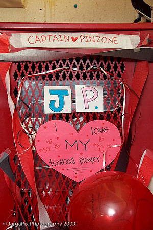 CPHS_Cheerleaders_Lockerroom_Decoration_2009-030.jpg
