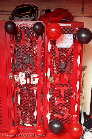 CPHS_Cheerleaders_Lockerroom_Decoration_2009-015.jpg