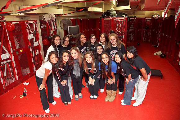 CPHS_Cheerleaders_Lockerroom_Decoration_2009-049.jpg