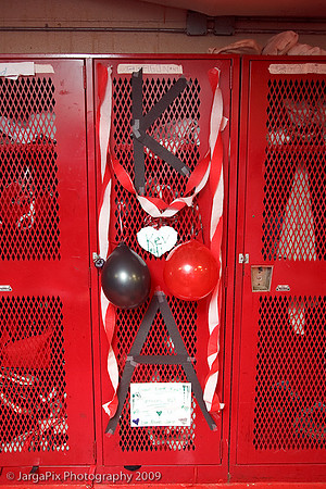 CPHS_Cheerleaders_Lockerroom_Decoration_2009-014.jpg
