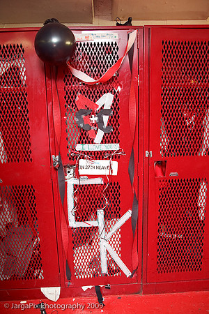 CPHS_Cheerleaders_Lockerroom_Decoration_2009-023.jpg
