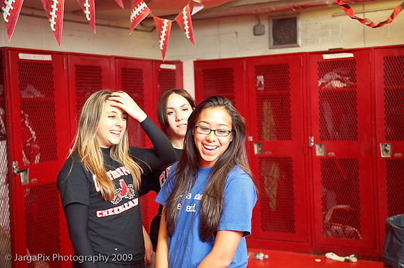 CPHS_Cheerleaders_Lockerroom_Decoration_2009-040.jpg
