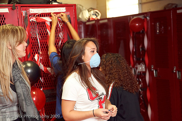 CPHS_Cheerleaders_Lockerroom_Decoration_2009-002.jpg