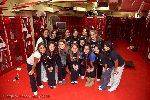 CPHS_Cheerleaders_Lockerroom_Decoration_2009-048.jpg