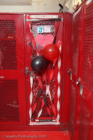 CPHS_Cheerleaders_Lockerroom_Decoration_2009-027.jpg