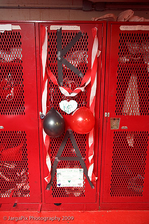 CPHS_Cheerleaders_Lockerroom_Decoration_2009-021.jpg
