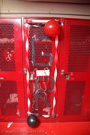 CPHS_Cheerleaders_Lockerroom_Decoration_2009-022.jpg