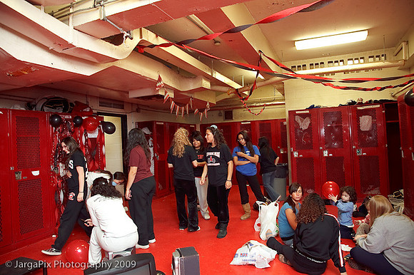 CPHS_Cheerleaders_Lockerroom_Decoration_2009-031.jpg