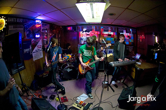 Odd_Man_In_Pauls_Bar-051