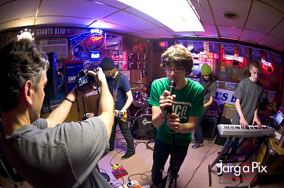 Odd_Man_In_Pauls_Bar-331