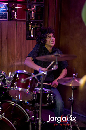 Odd_Man_In_Pauls_Bar-291