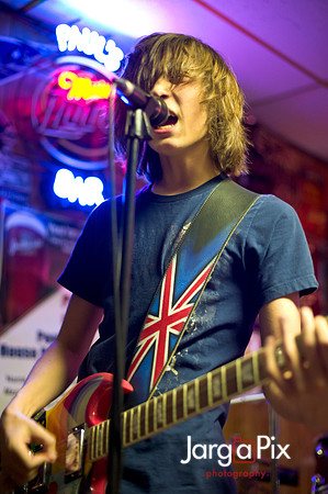 Odd_Man_In_Pauls_Bar-184