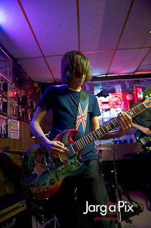 Odd_Man_In_Pauls_Bar-083