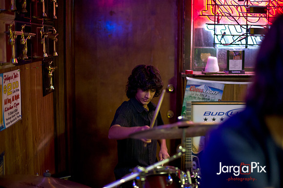 Odd_Man_In_Pauls_Bar-095