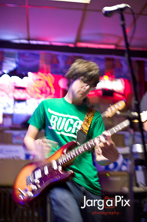 Odd_Man_In_Pauls_Bar-246
