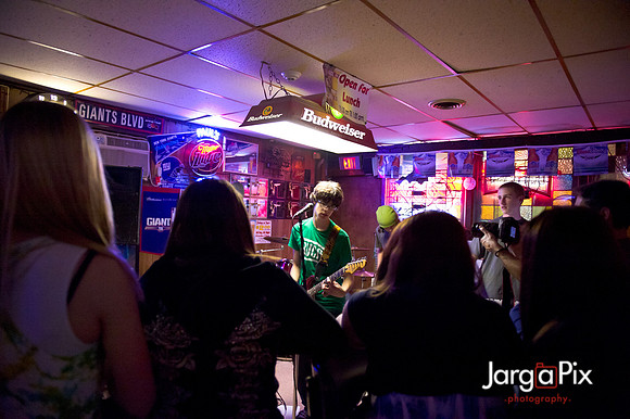 Odd_Man_In_Pauls_Bar-305