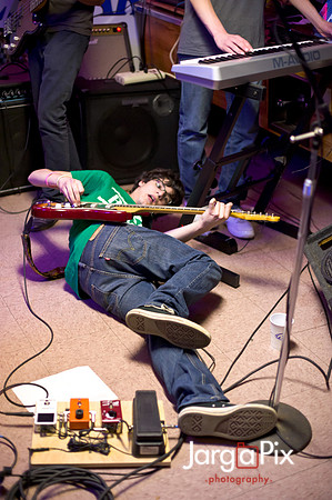 Odd_Man_In_Pauls_Bar-459