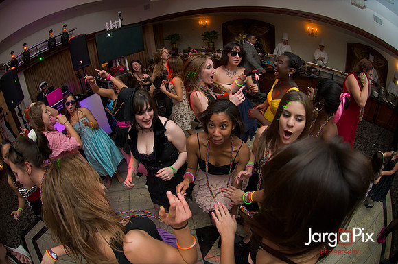 Macallusos 1980s Themed Sweet 16