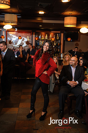 Posche_Holiday_Fashion_Show_2012-116