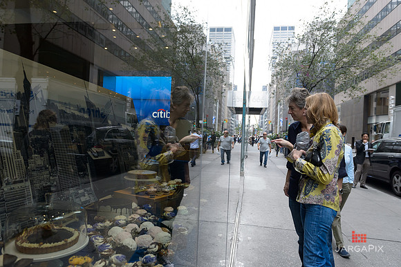 Soho_Exp_Citi_666_Window_Installation_10-19-2015-047