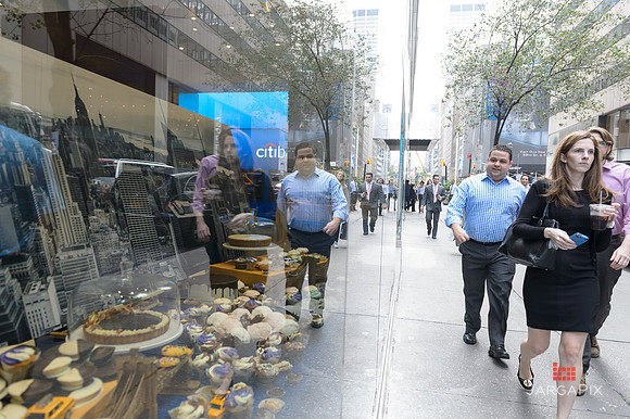 Soho_Exp_Citi_666_Window_Installation_10-19-2015-049