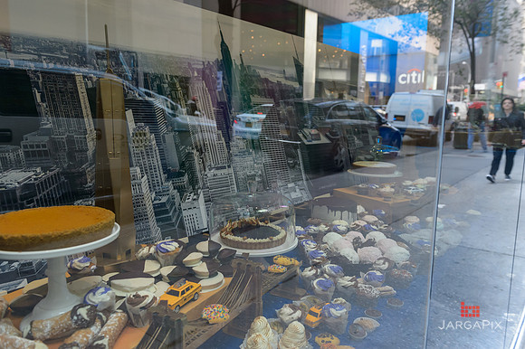 Soho_Exp_Citi_666_Window_Installation_10-19-2015-105