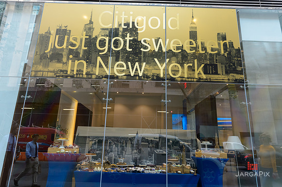 Soho_Exp_Citi_666_Window_Installation_10-19-2015-100