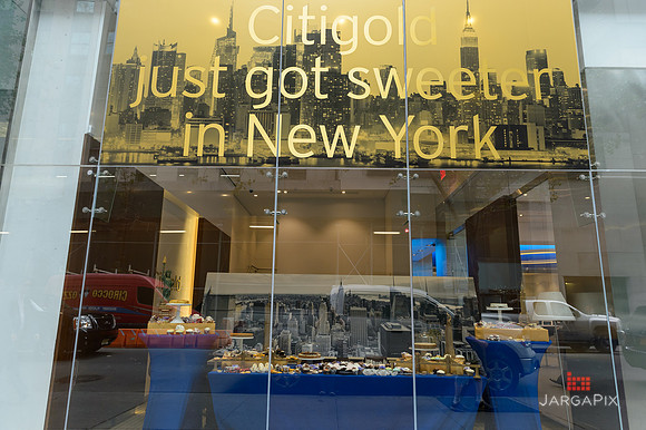 Soho_Exp_Citi_666_Window_Installation_10-19-2015-055