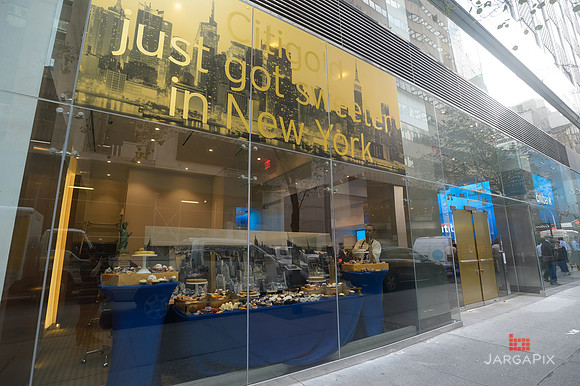 Soho_Exp_Citi_666_Window_Installation_10-19-2015-115