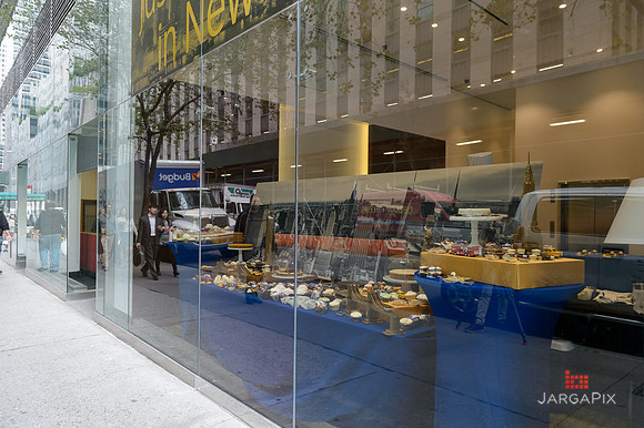 Soho_Exp_Citi_666_Window_Installation_10-19-2015-004