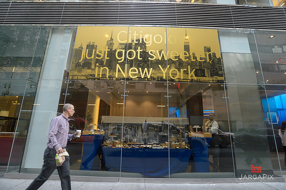 Soho_Exp_Citi_666_Window_Installation_10-19-2015-114