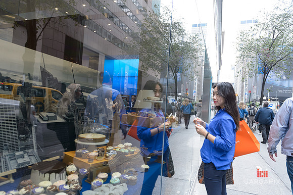 Soho_Exp_Citi_666_Window_Installation_10-19-2015-041