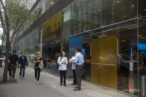 Soho_Exp_Citi_666_Window_Installation_10-19-2015-122