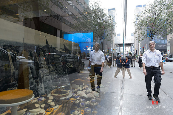 Soho_Exp_Citi_666_Window_Installation_10-19-2015-043