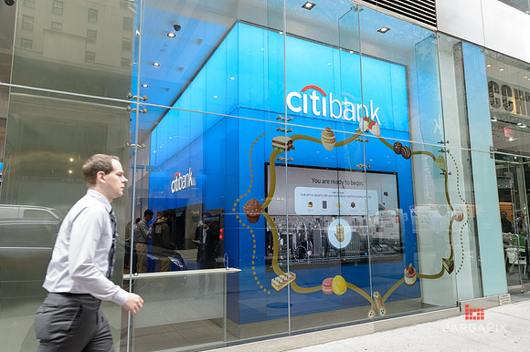 Soho_Exp_Citi_666_Window_Installation_10-19-2015-029