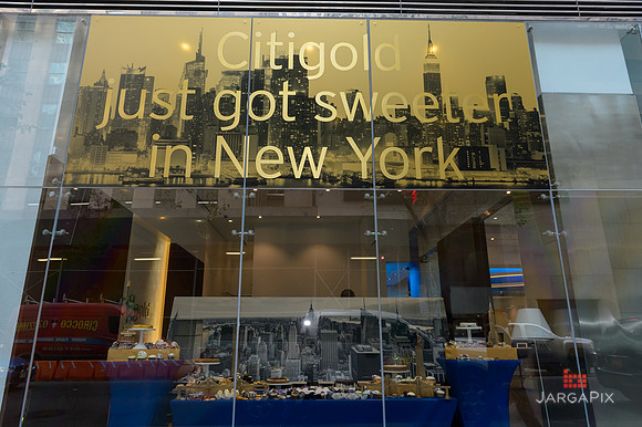 Soho_Exp_Citi_666_Window_Installation_10-19-2015-102