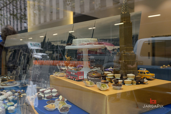 Soho_Exp_Citi_666_Window_Installation_10-19-2015-003