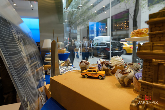 Soho_Exp_Citi_666_Window_Installation_10-19-2015-059