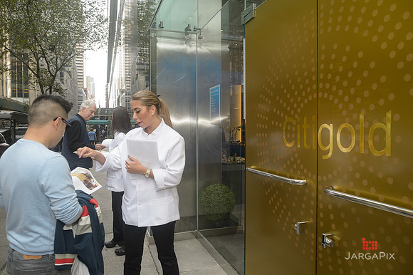 Soho_Exp_Citi_666_Window_Installation_10-19-2015-126
