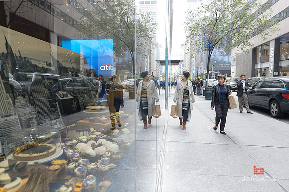 Soho_Exp_Citi_666_Window_Installation_10-19-2015-050