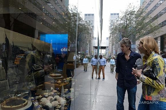 Soho_Exp_Citi_666_Window_Installation_10-19-2015-046