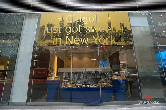 Soho_Exp_Citi_666_Window_Installation_10-19-2015-113