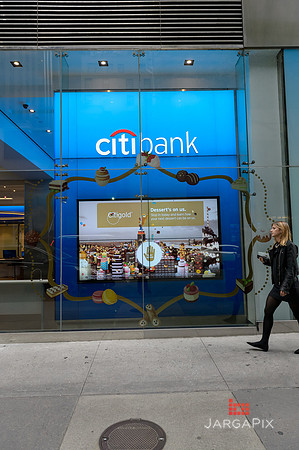 Soho_Exp_Citi_666_Window_Installation_10-19-2015-014