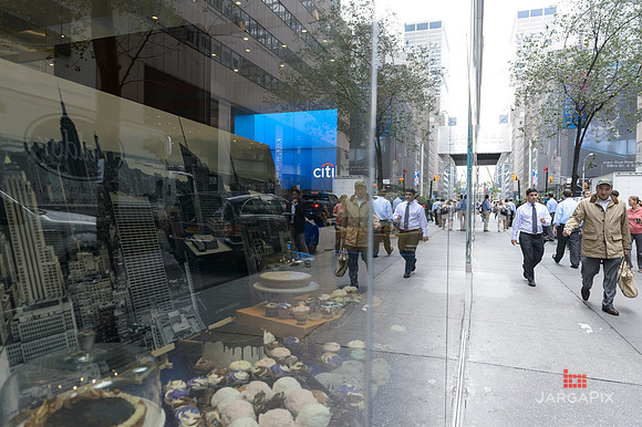 Soho_Exp_Citi_666_Window_Installation_10-19-2015-044